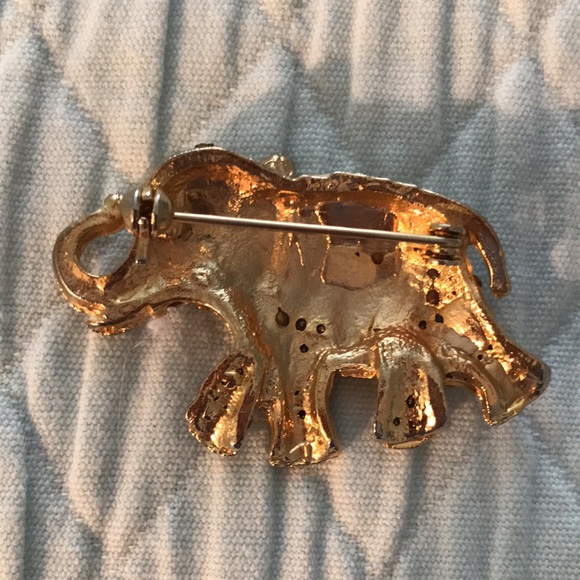 Pair Gold Tone Giraffe and Elephant Pin Brooch with Rhinestones. - Picture 9 of 10